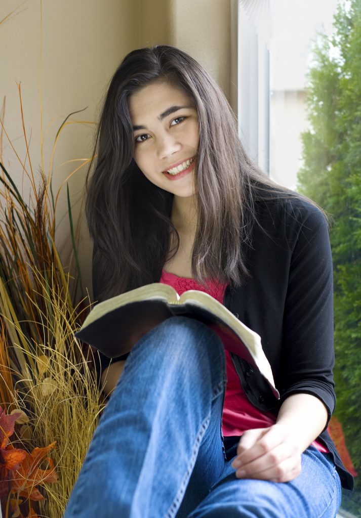 teenage-girl-studying-Bible